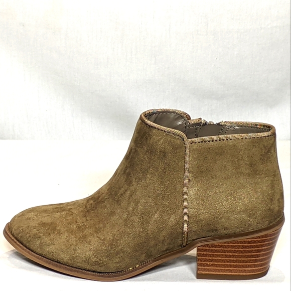 NEW Amazon Essentials Womens Aola Ankle Boot Micro-Suede Sz 5.5 Taupe - Picture 2 of 4